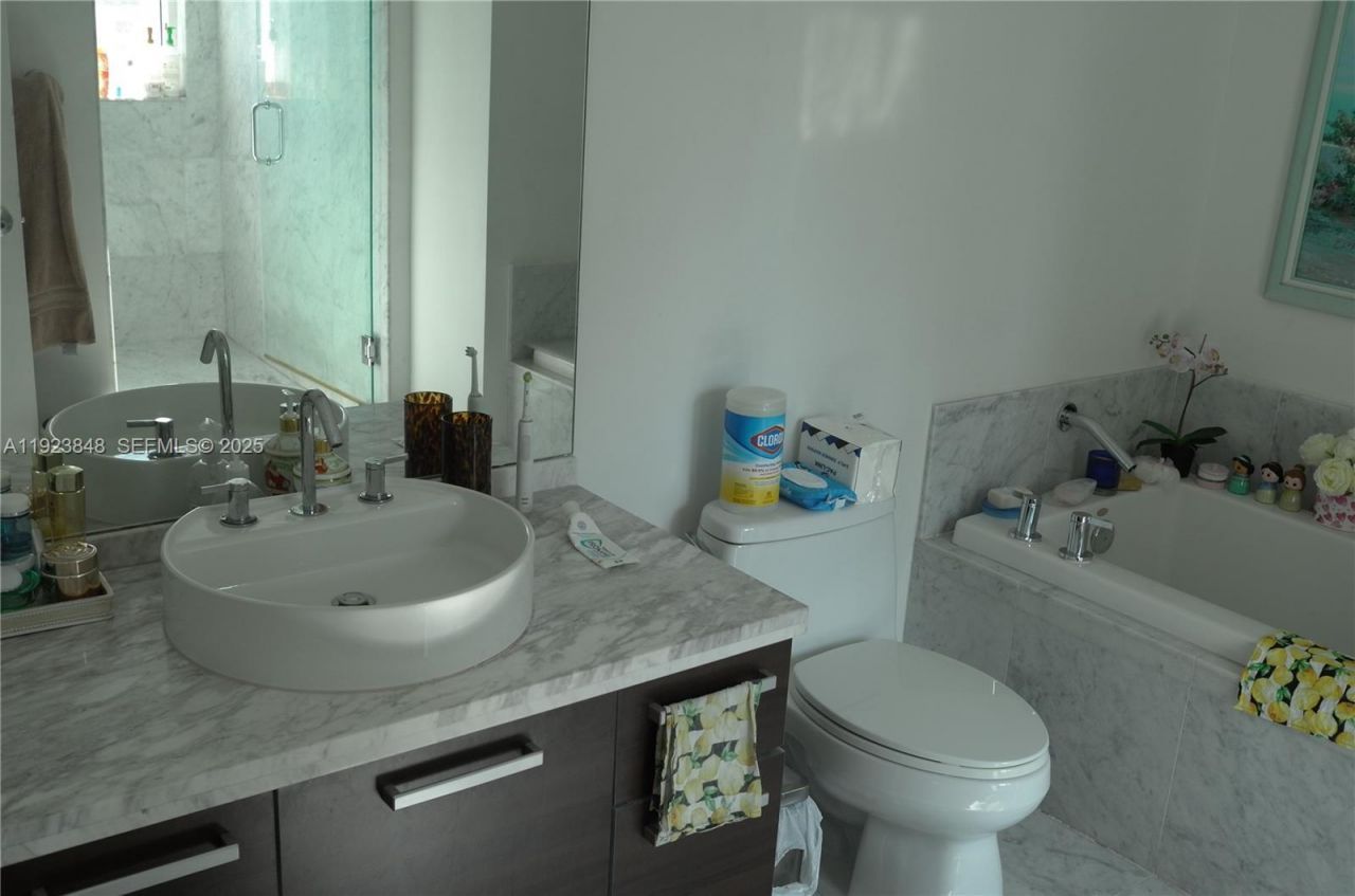 253 NE 2nd St, Unit 908, Miami, FL 33132 Photo