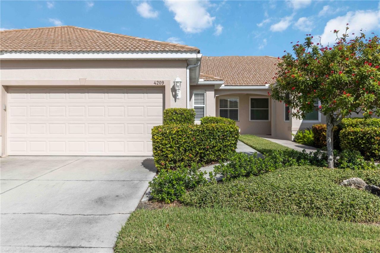 4209 Cascade Falls Drive, Sarasota, FL 34243 Photo