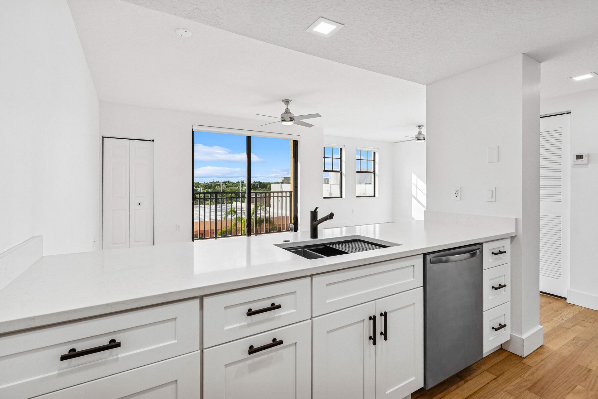 511 Lucerne Avenue, Unit 416, Lake Worth Beach, FL 33460 Photo