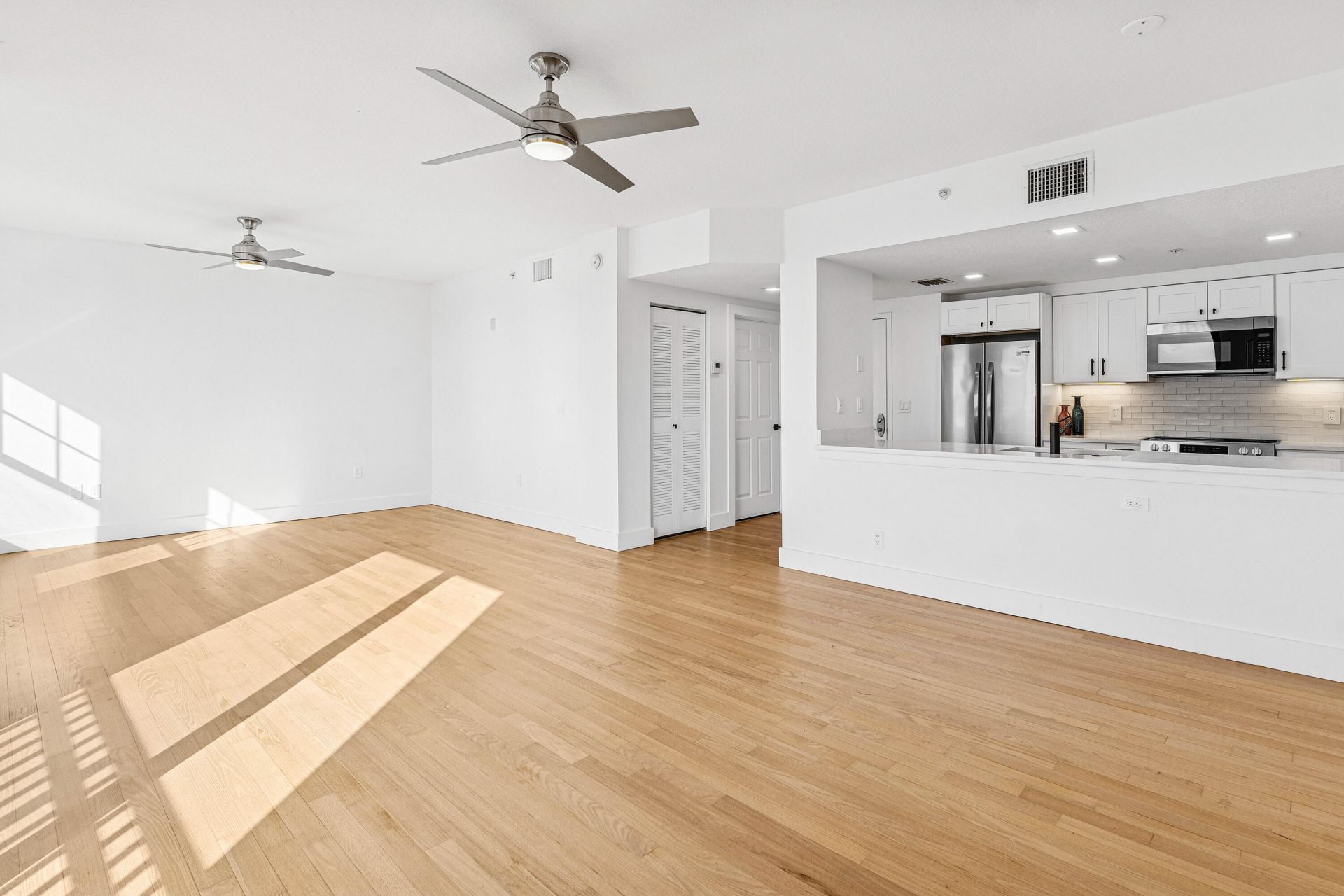 511 Lucerne Avenue, Unit 416, Lake Worth Beach, FL 33460 Photo