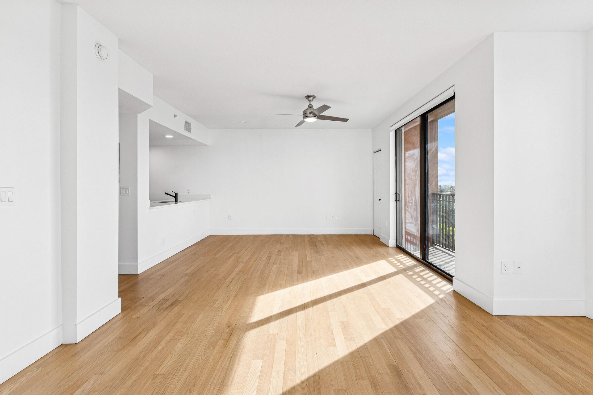 511 Lucerne Avenue, Unit 416, Lake Worth Beach, FL 33460 Photo