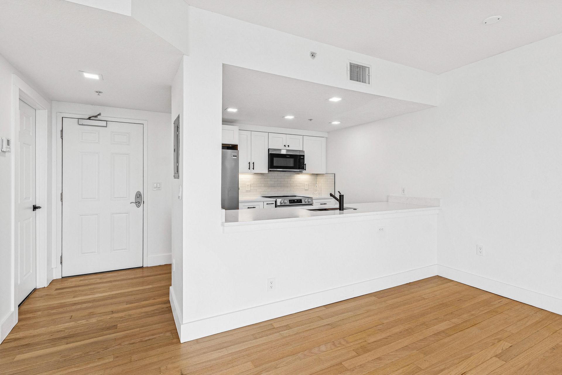511 Lucerne Avenue, Unit 416, Lake Worth Beach, FL 33460 Photo