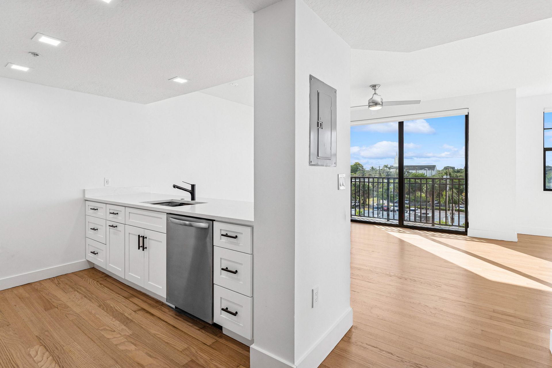 511 Lucerne Avenue, Unit 416, Lake Worth Beach, FL 33460 Photo