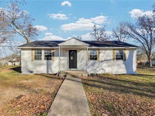 208 E Pine Street, Rich Hill, MO 64779