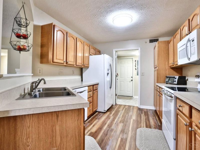 1753 Weatherstone Circle, Monroe, OH 45050 Photo 12