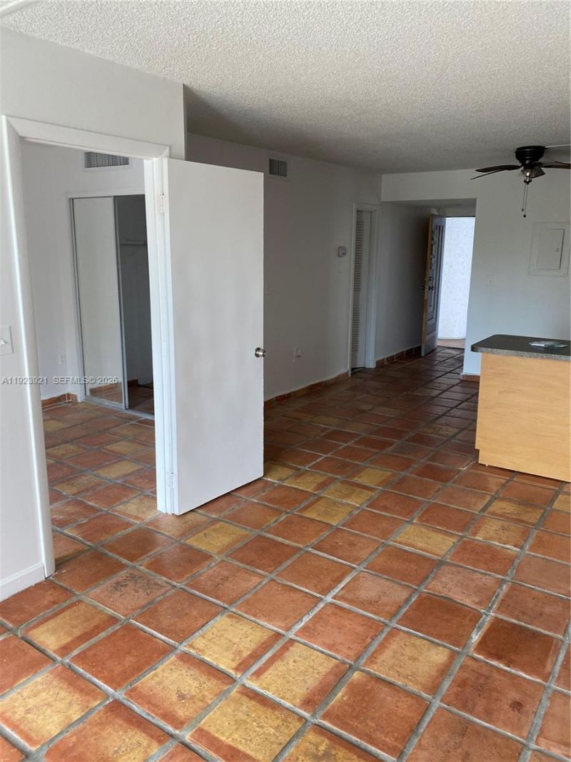 1650 NE 115th St, Unit 405, Miami, FL 33181 Photo