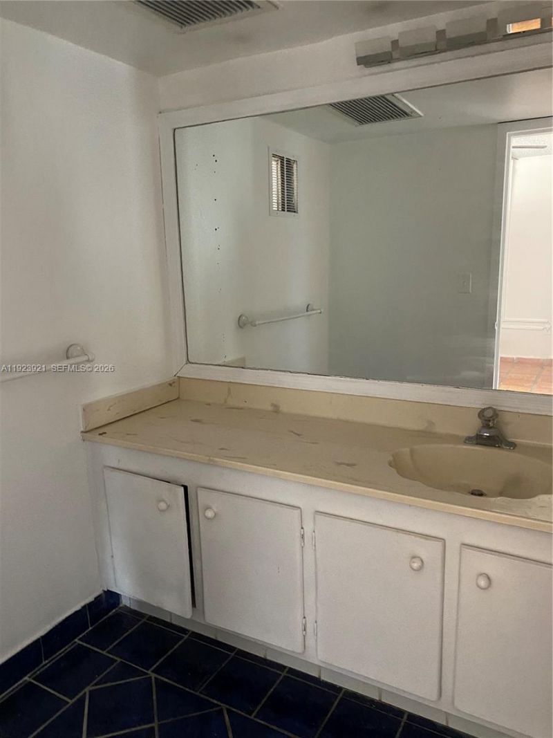 1650 NE 115th St, Unit 405, Miami, FL 33181 Photo