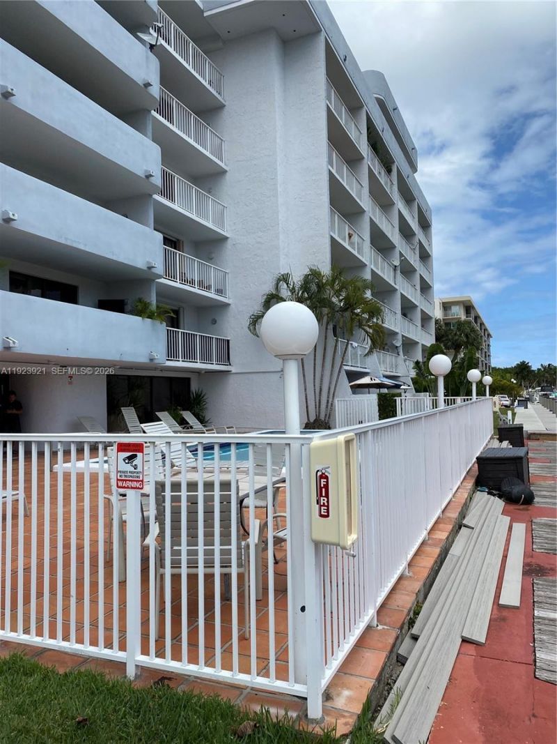 1650 NE 115th St, Unit 405, Miami, FL 33181 Photo