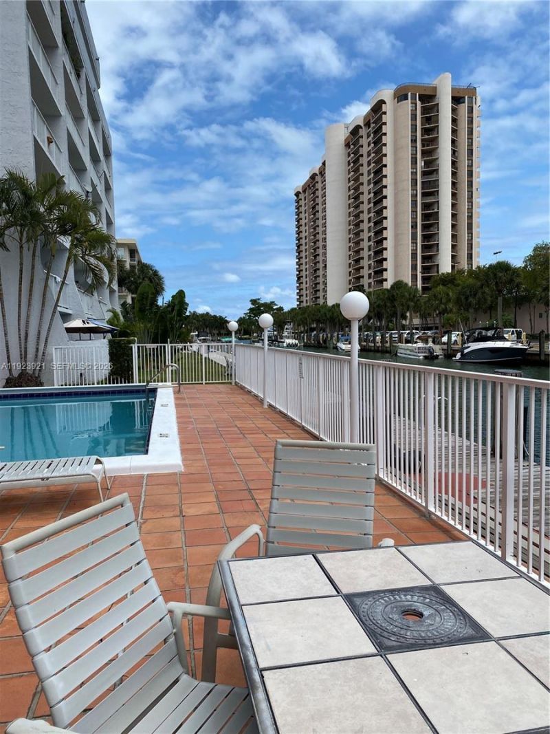 1650 NE 115th St, Unit 405, Miami, FL 33181 Photo