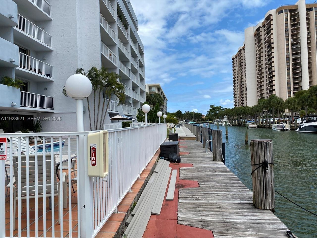 1650 NE 115th St, Unit 405, Miami, FL 33181 Photo