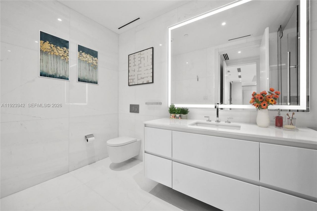 300 Biscayne Boulevard Way, Unit 1106E, Miami, FL 33131 Photo