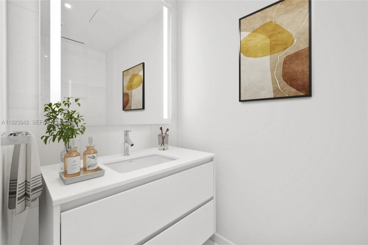 300 Biscayne Boulevard Way, Unit 1106E, Miami, FL 33131 Photo