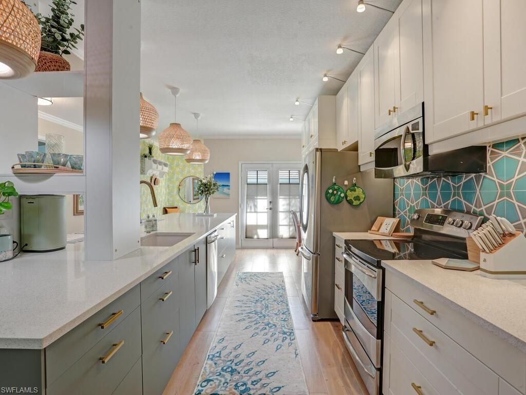 7095 Barrington Cir, Unit 6-102, Naples, FL 34108 Photo
