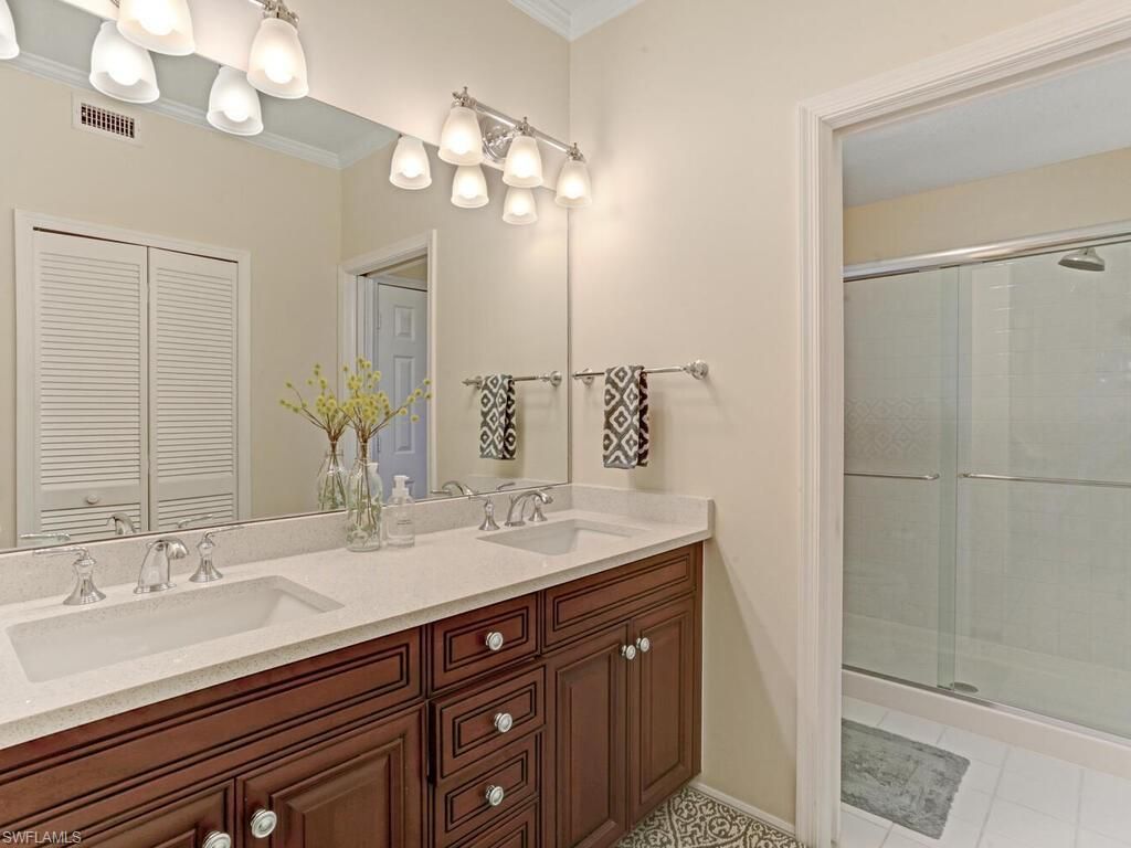 7095 Barrington Cir, Unit 6-102, Naples, FL 34108 Photo