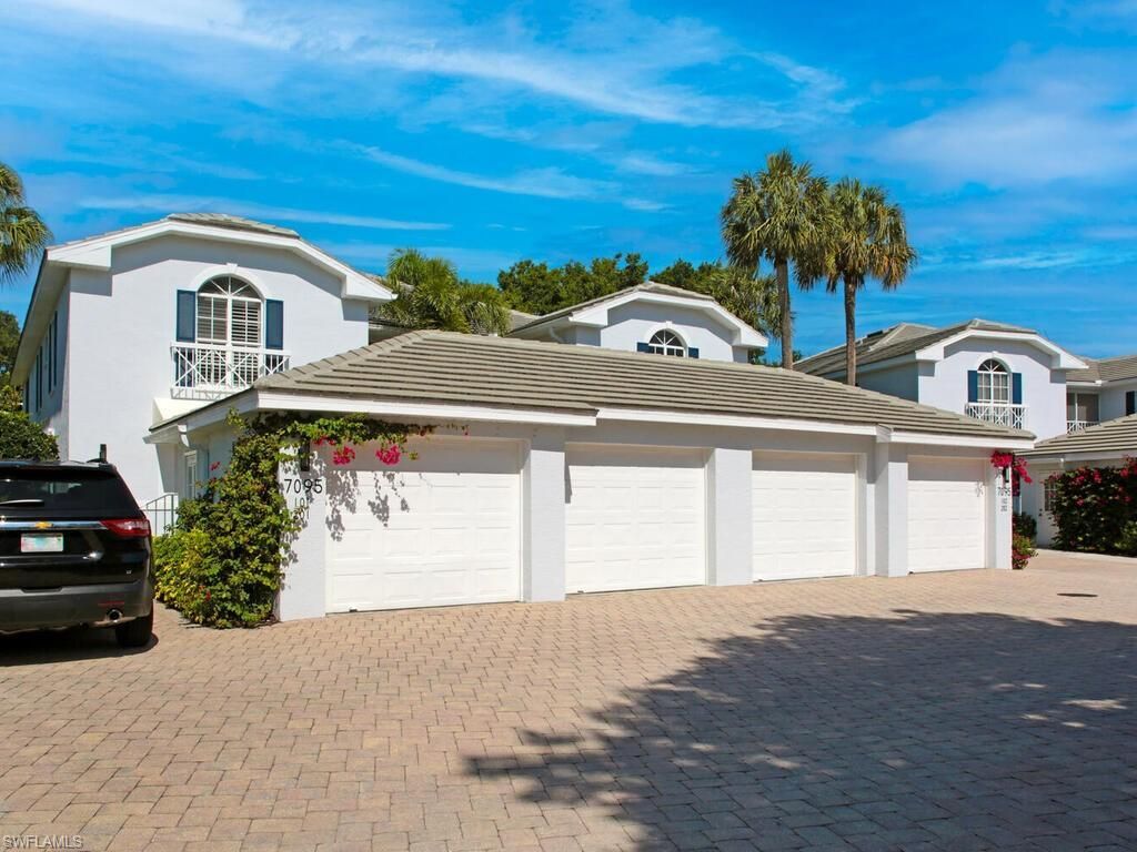 7095 Barrington Cir, Unit 6-102, Naples, FL 34108 Photo