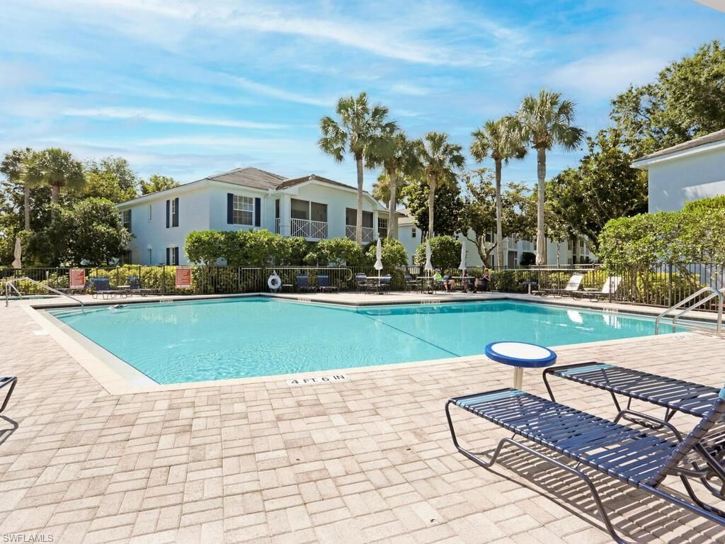 7095 Barrington Cir, Unit 6-102, Naples, FL 34108 Photo