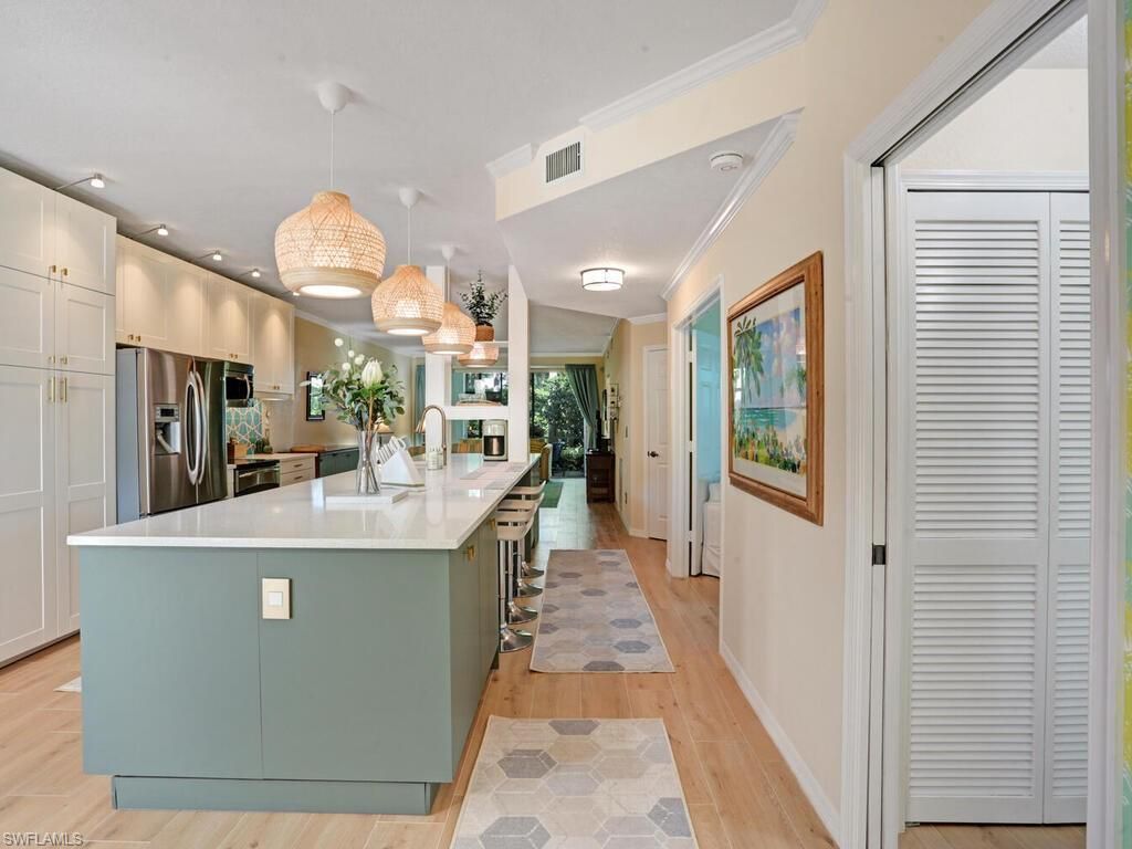 7095 Barrington Cir, Unit 6-102, Naples, FL 34108 Photo
