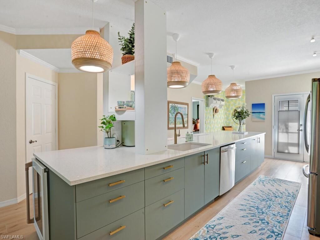7095 Barrington Cir, Unit 6-102, Naples, FL 34108 Photo