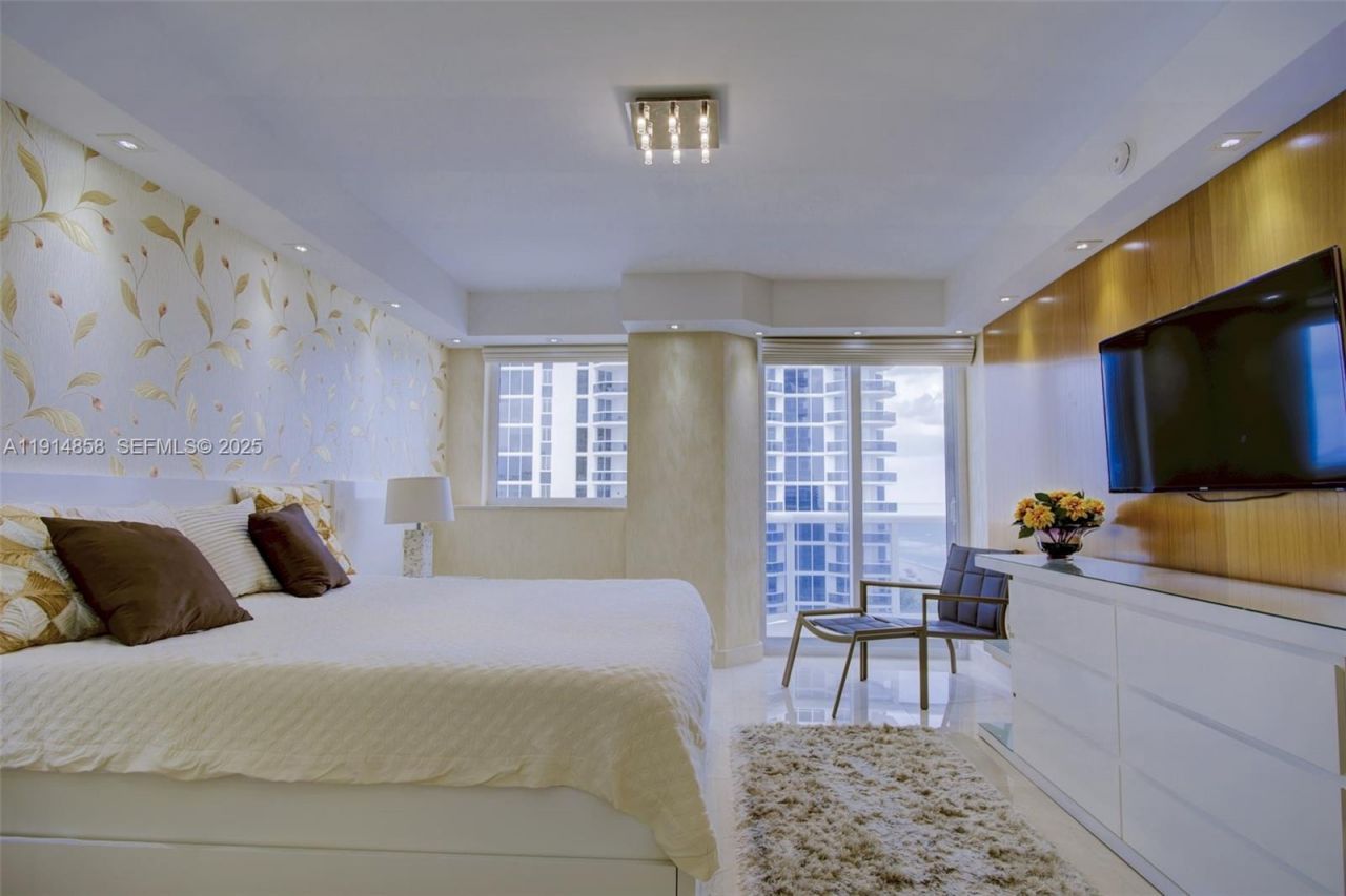 4775 Collins Ave, Unit 1601, Miami Beach, FL 33140 Photo