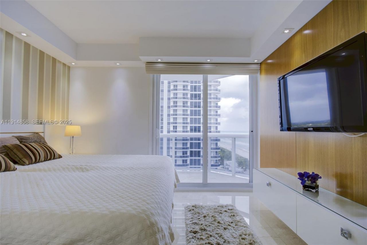 4775 Collins Ave, Unit 1601, Miami Beach, FL 33140 Photo