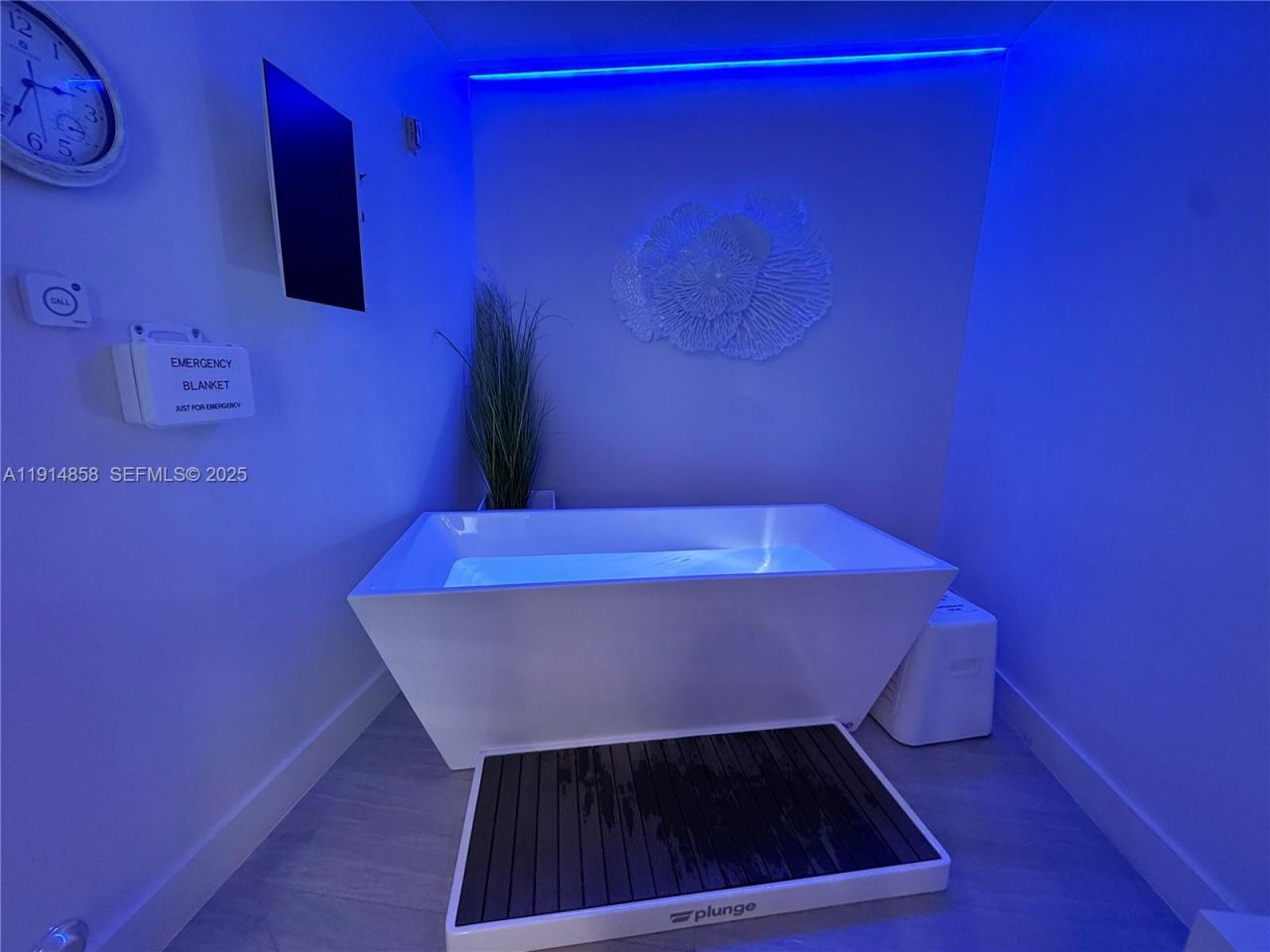 4775 Collins Ave, Unit 1601, Miami Beach, FL 33140 Photo