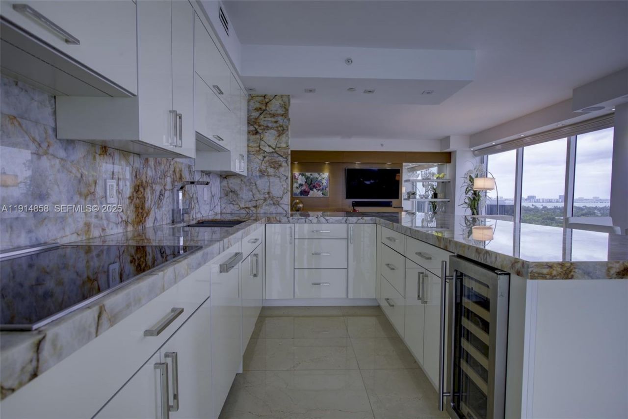 4775 Collins Ave, Unit 1601, Miami Beach, FL 33140 Photo