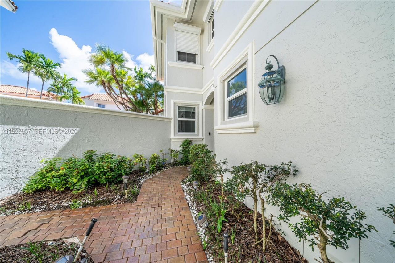 1547 Mariner Way, Hollywood, FL 33019 Photo