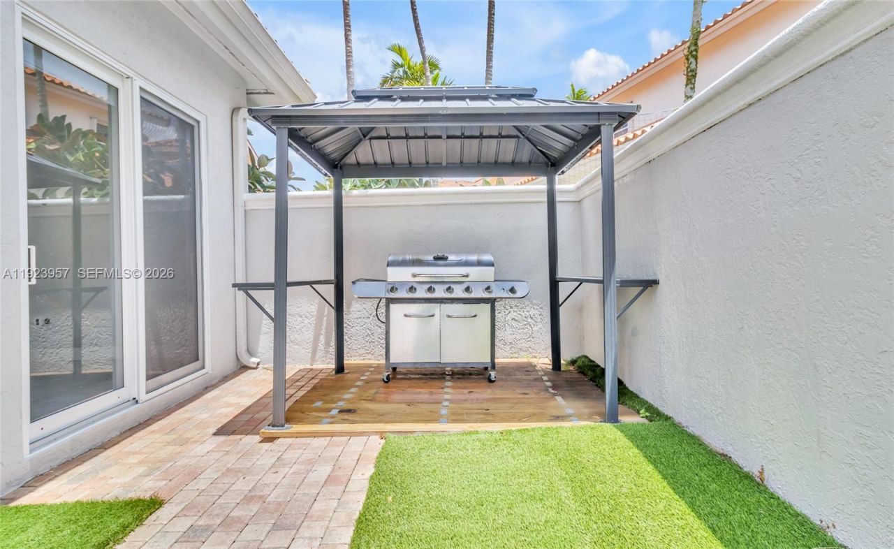 1547 Mariner Way, Hollywood, FL 33019 Photo