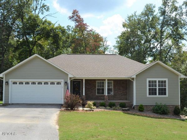 280 E Deer Creek Drive, Crossville, TN 38571
