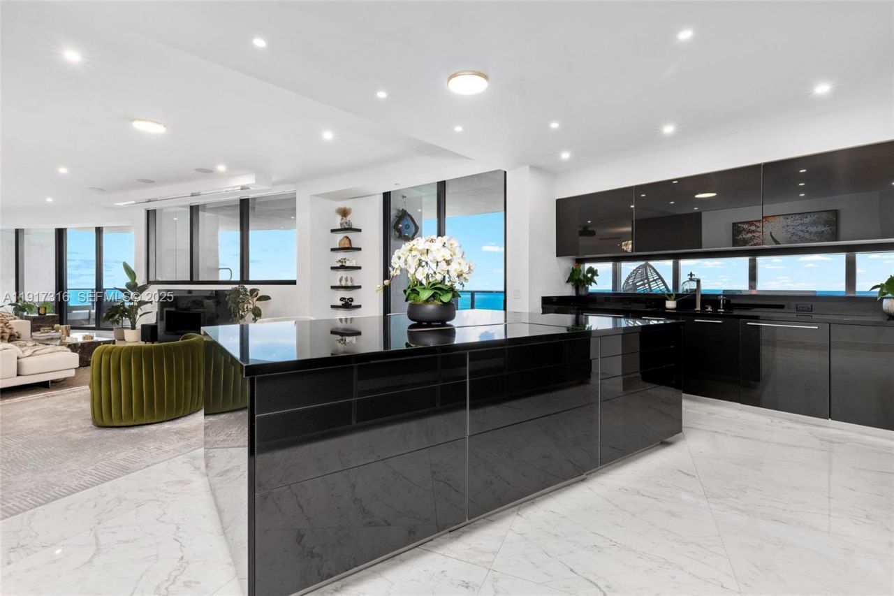 18555 Collins Ave, Unit 5501, Sunny Isles Beach, FL 33160 Photo