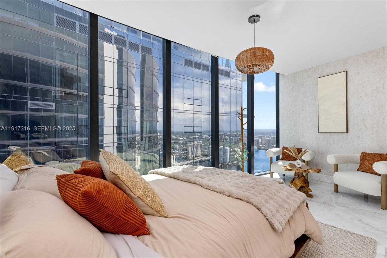 18555 Collins Ave, Unit 5501, Sunny Isles Beach, FL 33160 Photo