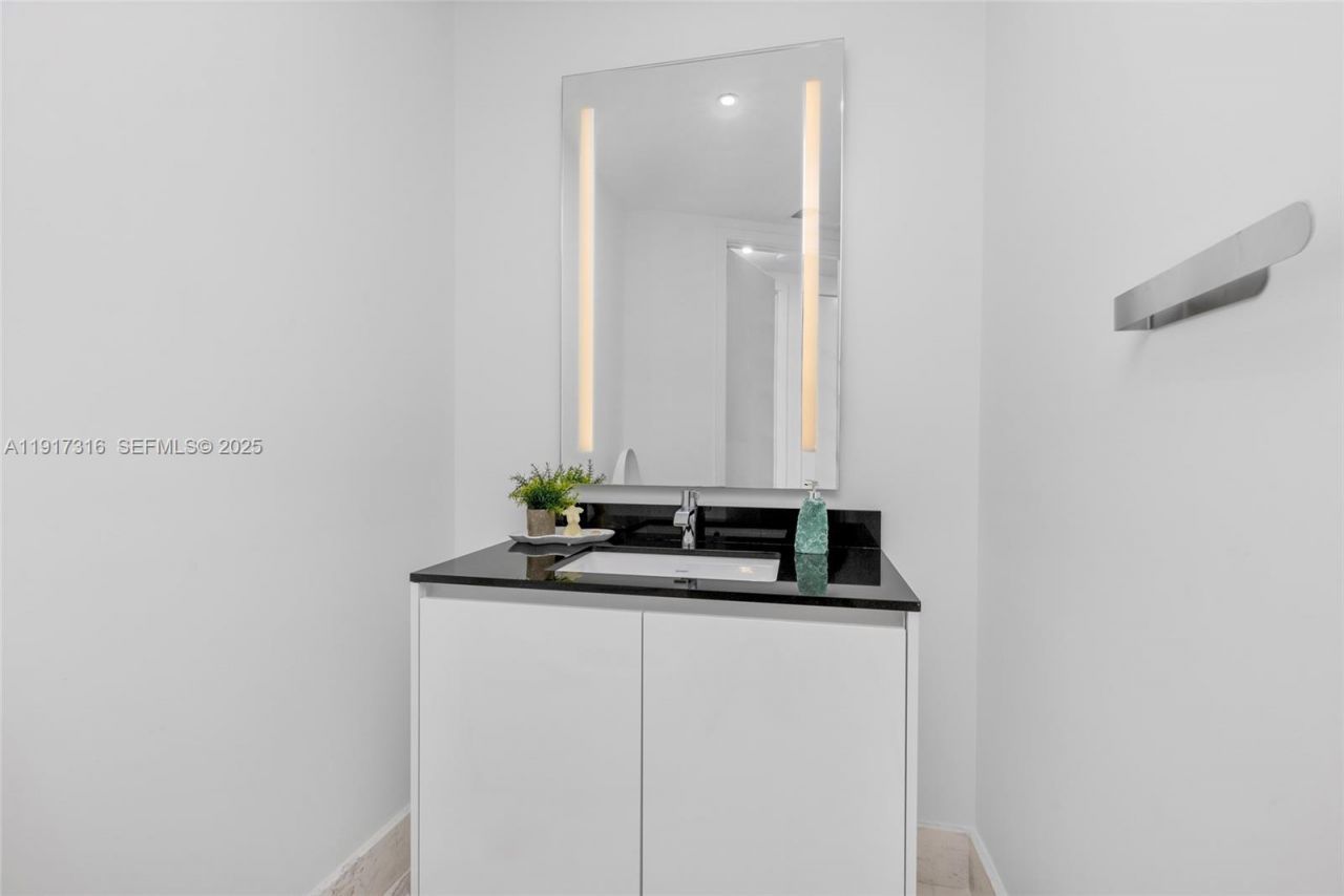 18555 Collins Ave, Unit 5501, Sunny Isles Beach, FL 33160 Photo