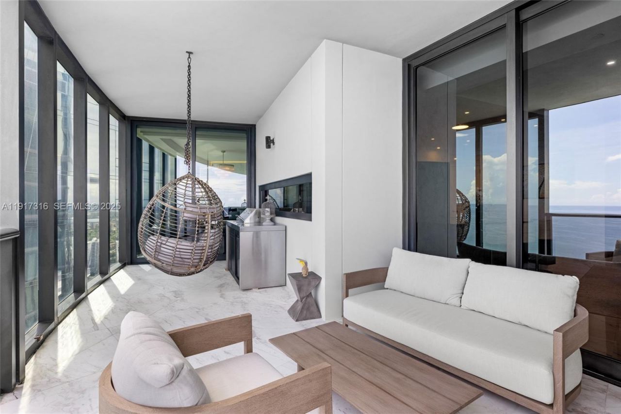 18555 Collins Ave, Unit 5501, Sunny Isles Beach, FL 33160 Photo