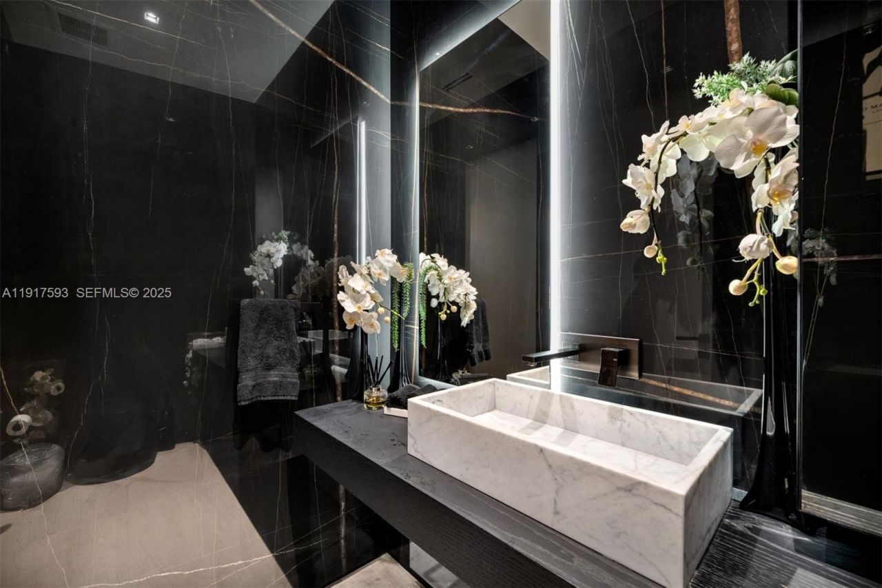 342 S Parkway, Golden Beach, FL 33160 Photo