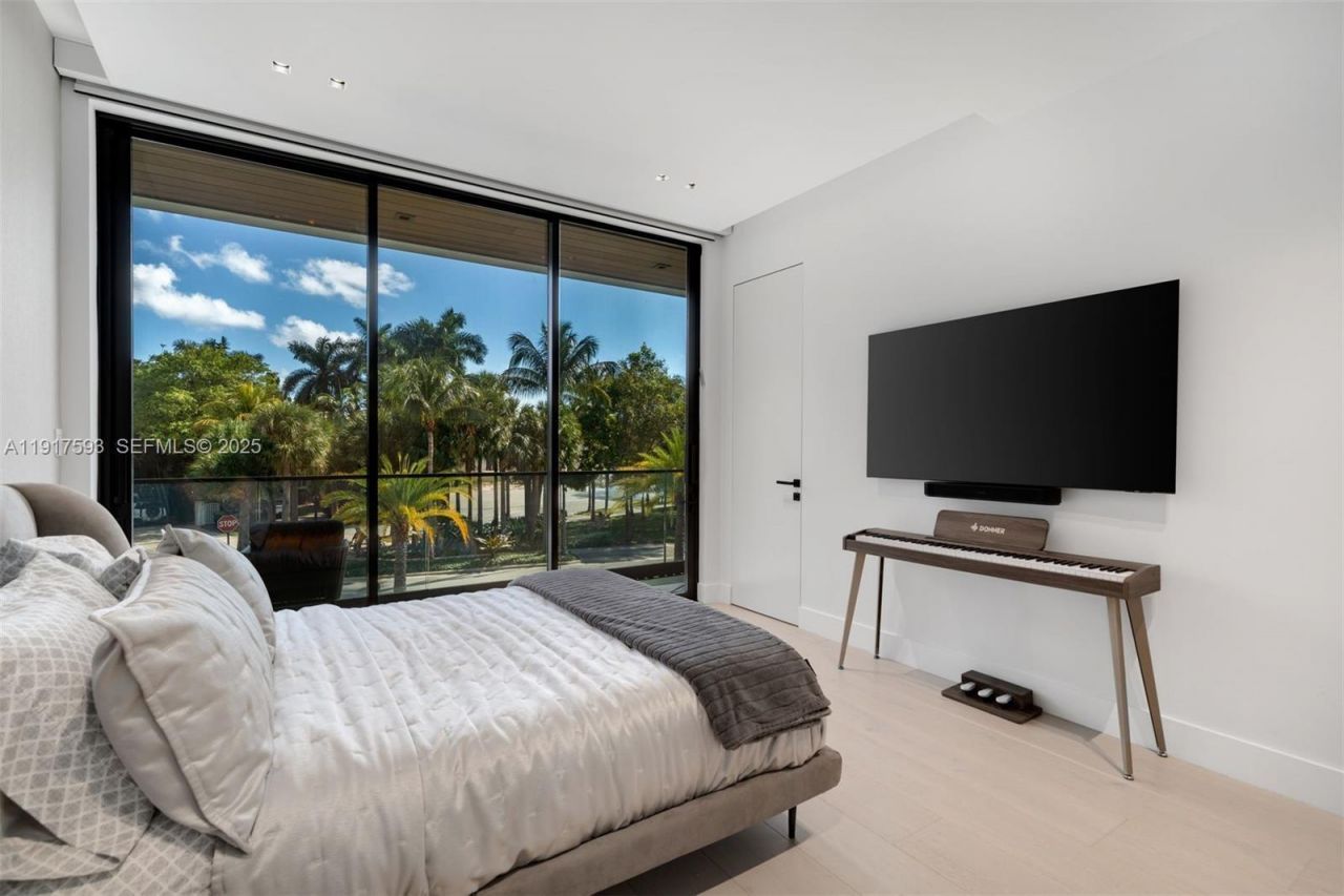 342 S Parkway, Golden Beach, FL 33160 Photo