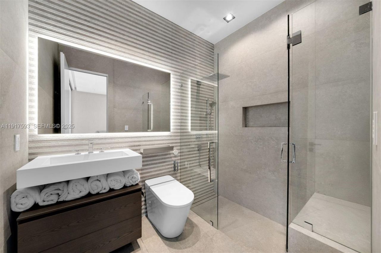 342 S Parkway, Golden Beach, FL 33160 Photo