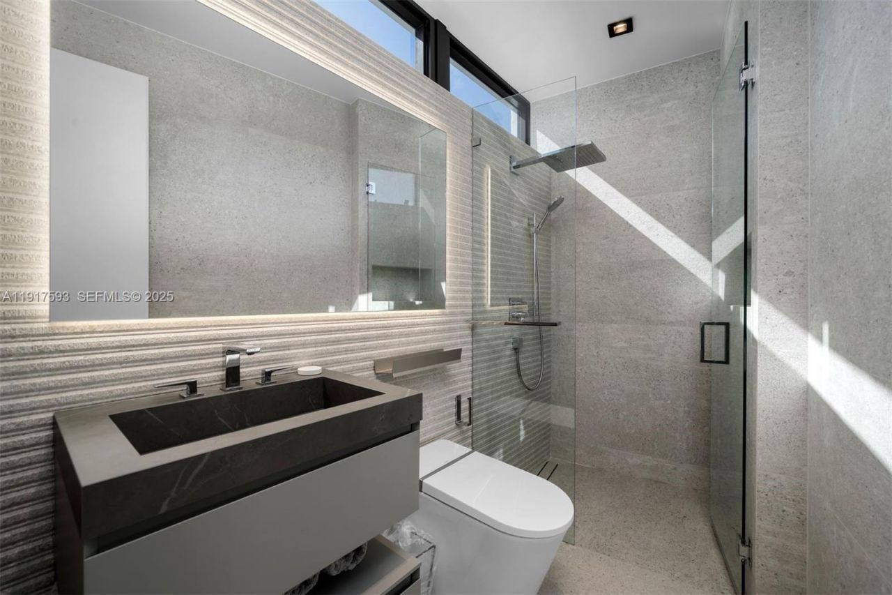 342 S Parkway, Golden Beach, FL 33160 Photo