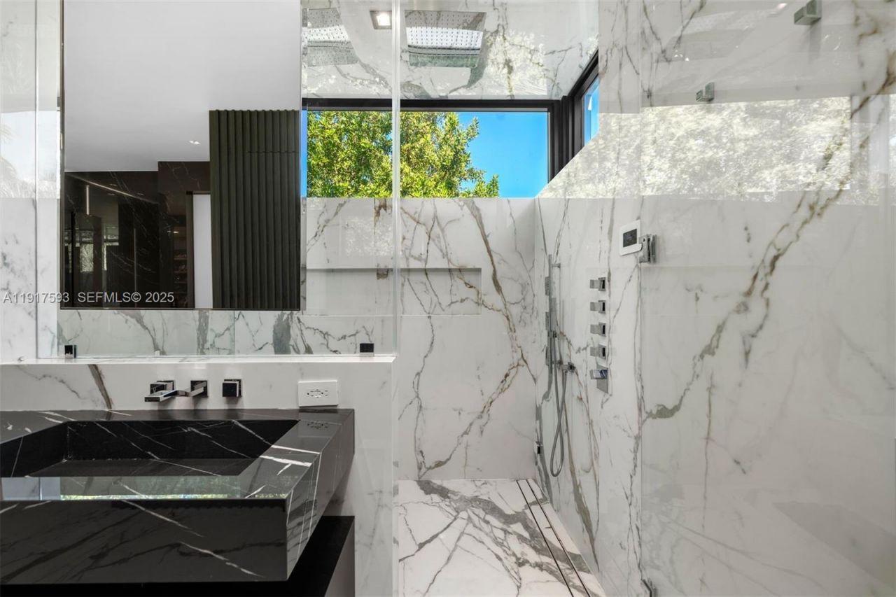 342 S Parkway, Golden Beach, FL 33160 Photo