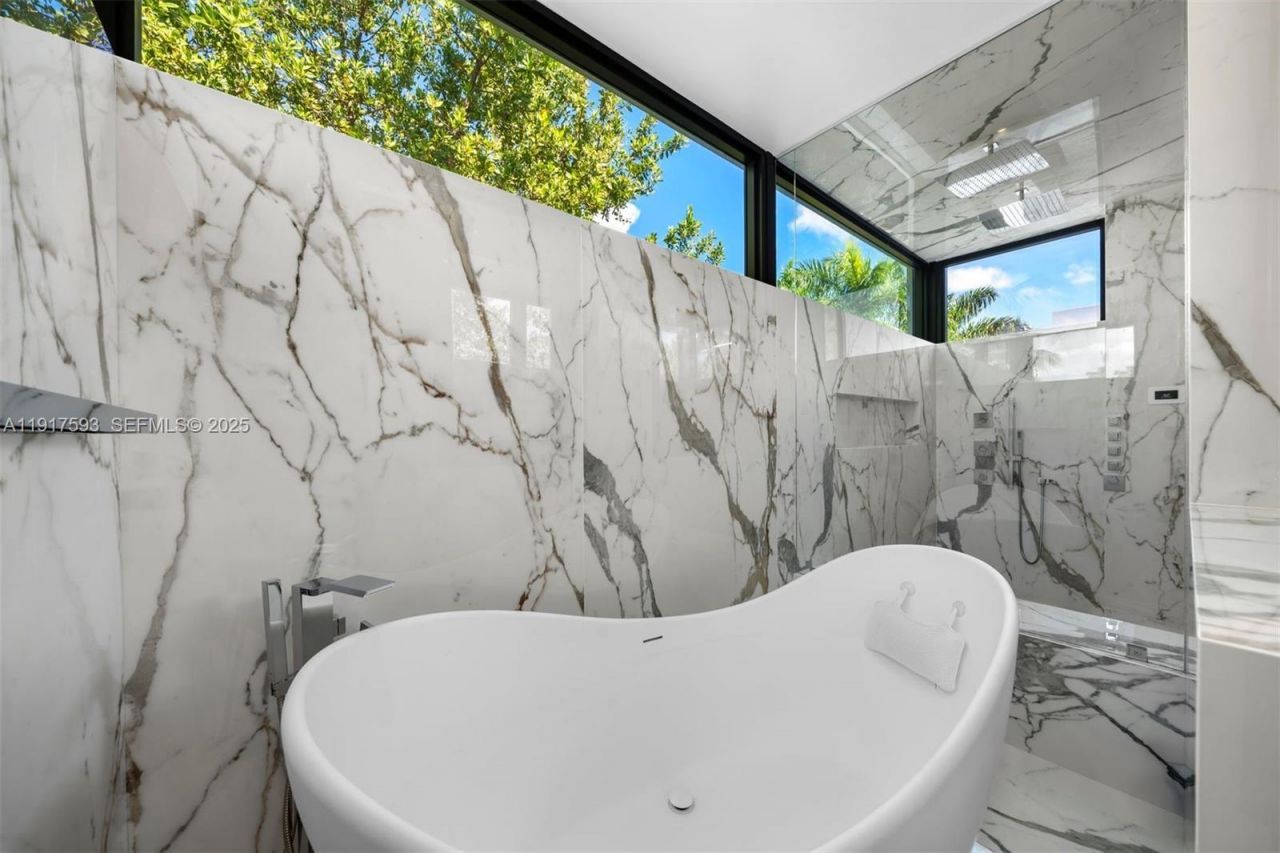 342 S Parkway, Golden Beach, FL 33160 Photo