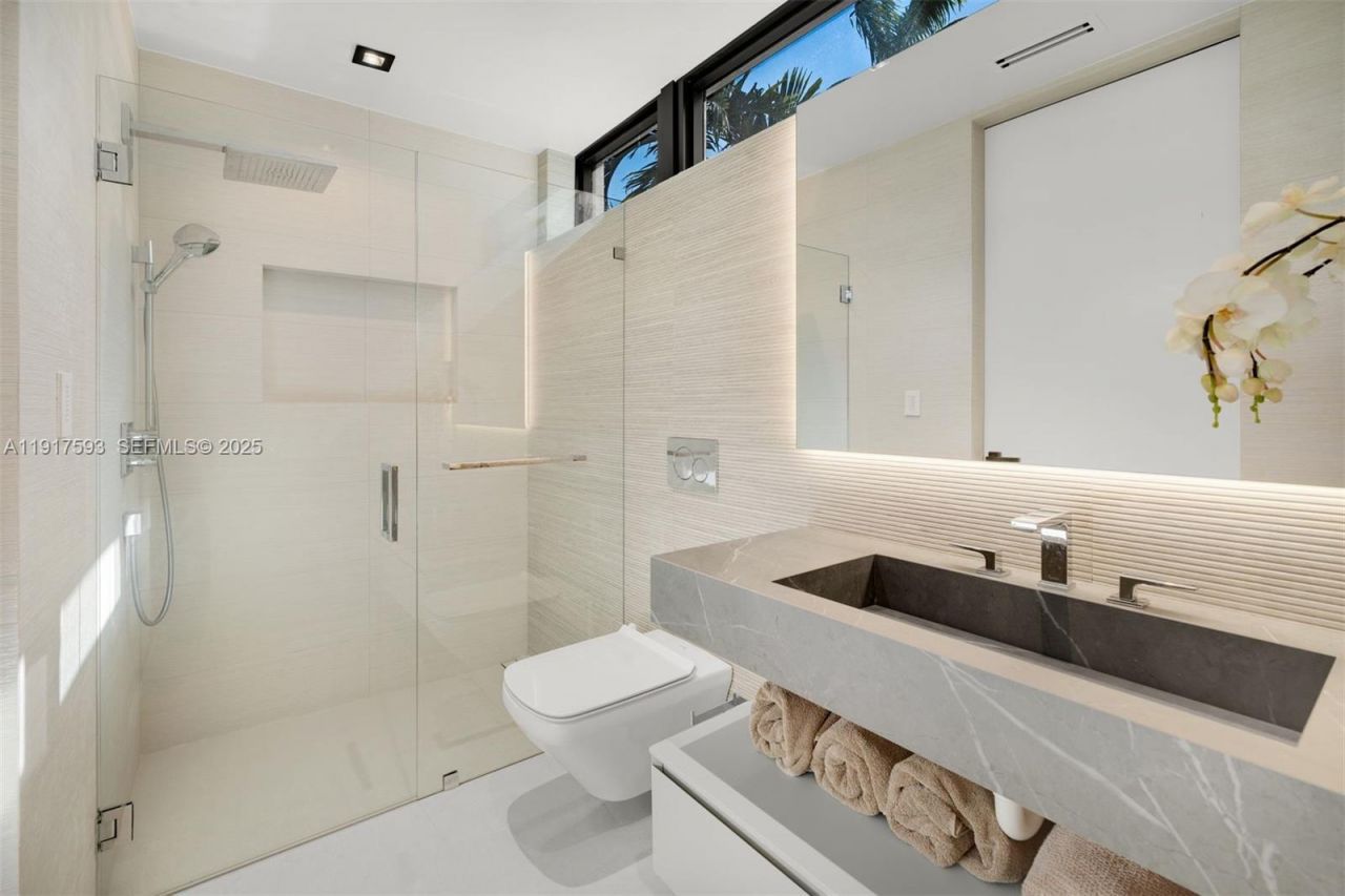 342 S Parkway, Golden Beach, FL 33160 Photo