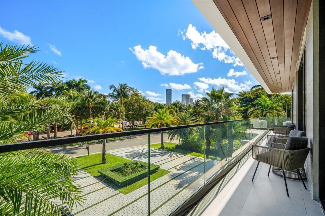 342 S Parkway, Golden Beach, FL 33160 Photo