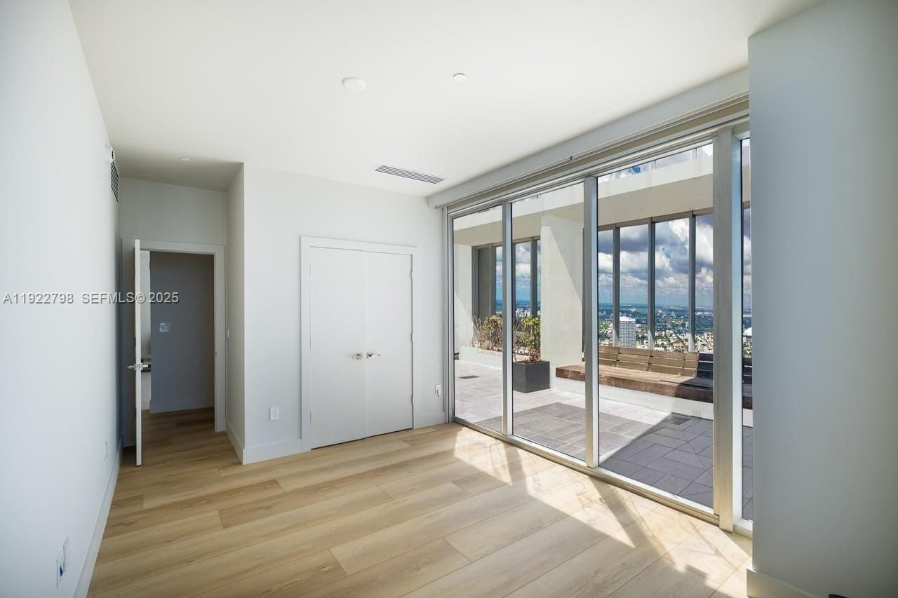 465 Brickell Ave, Unit 5701, Miami, FL 33131 Photo