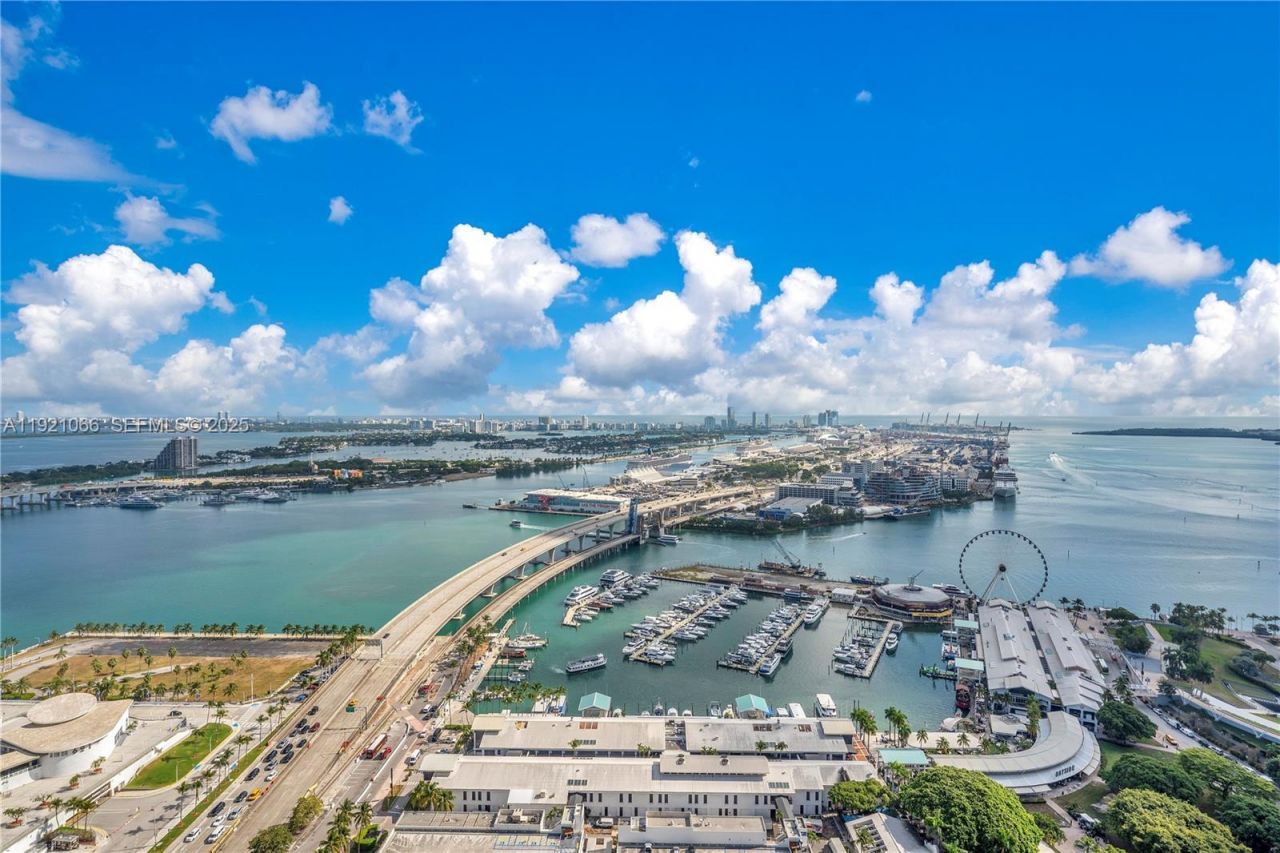 398 NE 5th St, Unit 3709, Miami, FL 33132 Photo