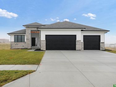 10664 S 103rd Street, Papillion, NE 68046