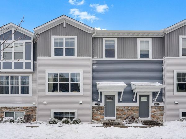 2210 Gateway Curve, North Saint Paul, MN 55109