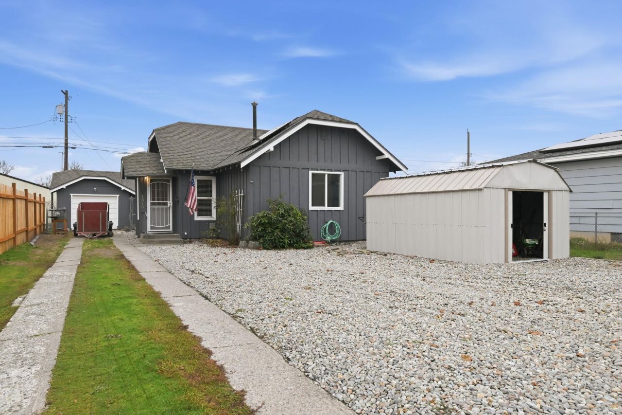 1818 E Bismark Ave, Spokane, WA 99208 Main Photo