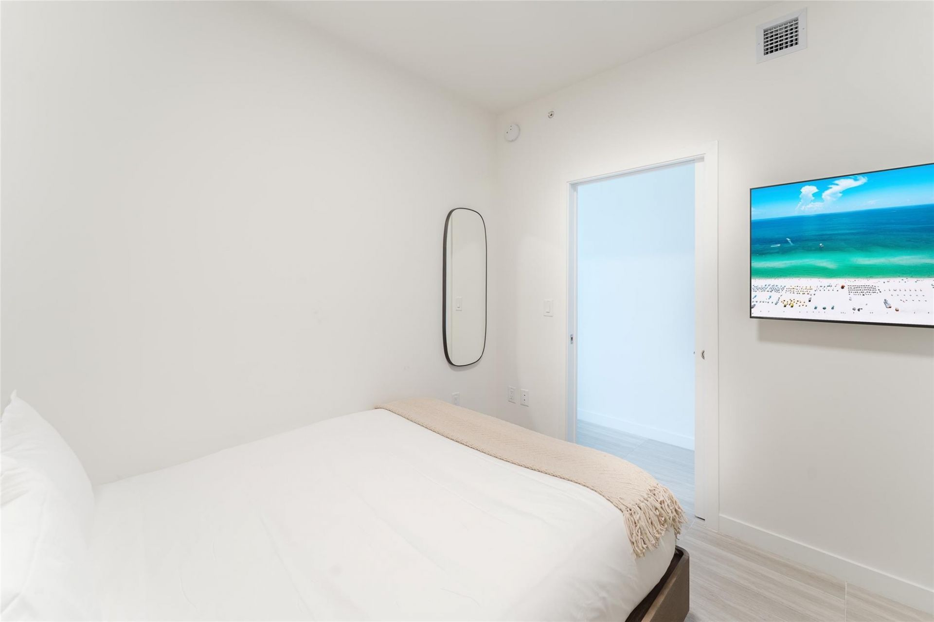 580 72nd Street, Unit 1413, Miami Beach, FL 33141 Photo