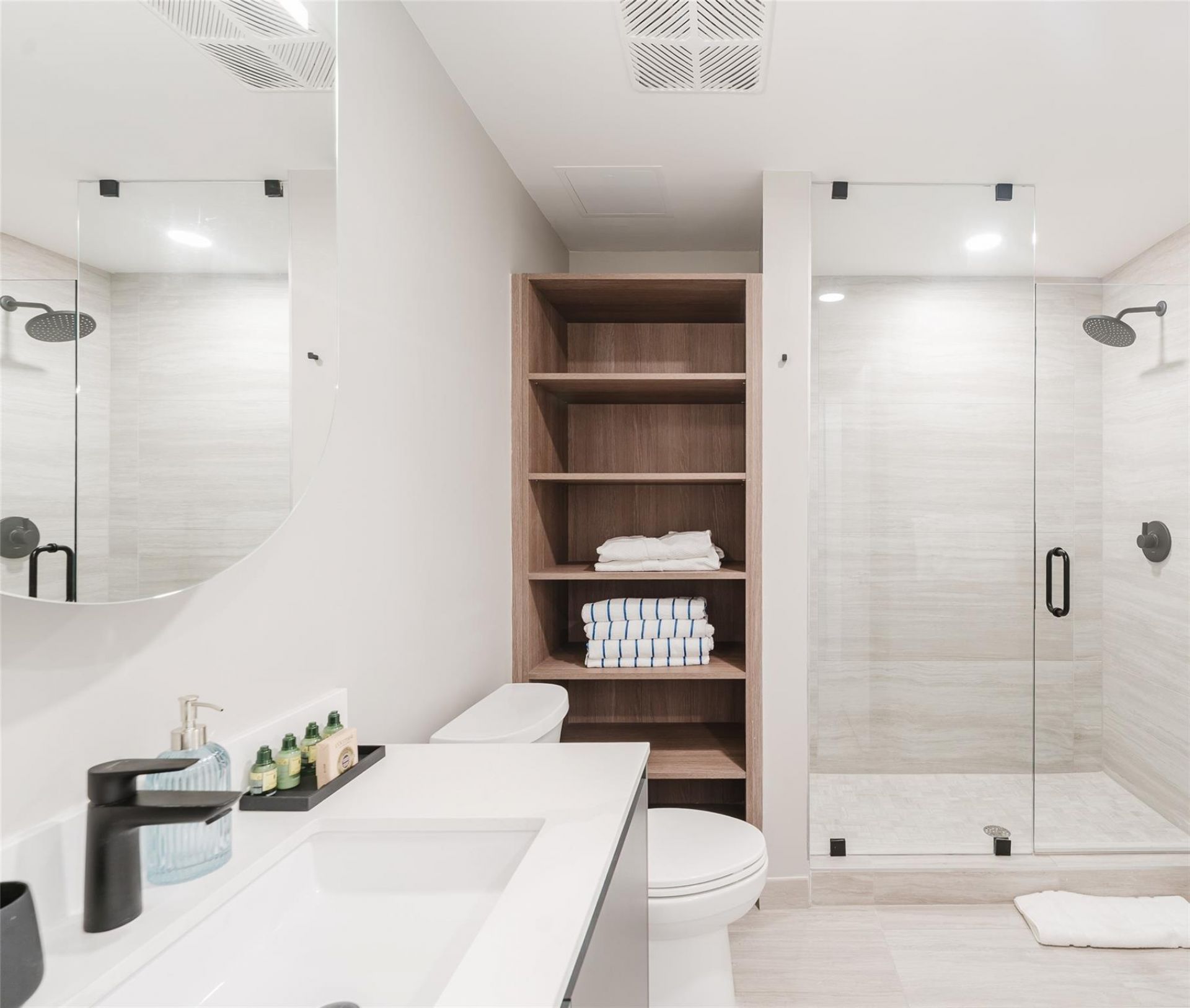 580 72nd Street, Unit 1413, Miami Beach, FL 33141 Photo