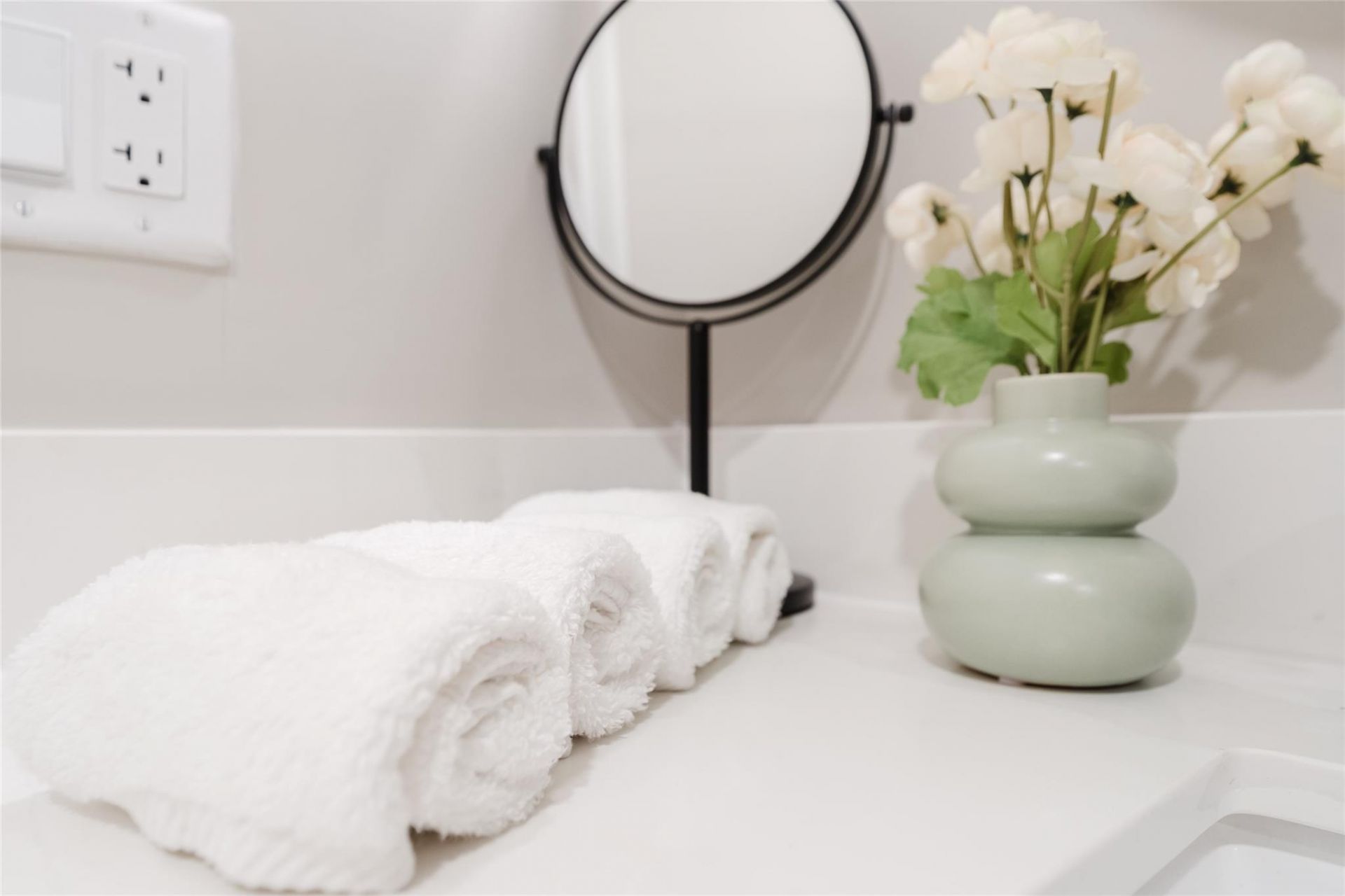 580 72nd Street, Unit 1413, Miami Beach, FL 33141 Photo