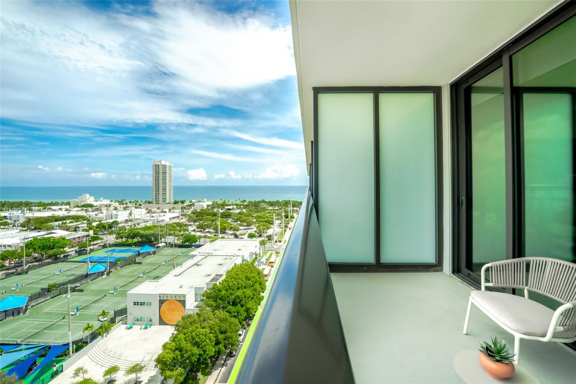 580 72nd Street, Unit 1413, Miami Beach, FL 33141 Photo